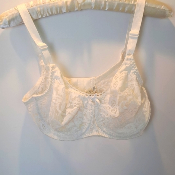Bali Other - Bali lace bra 34d wired white